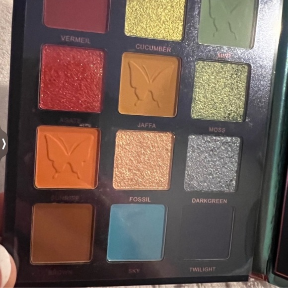 Eyeshadow palette - Picture 3 of 10